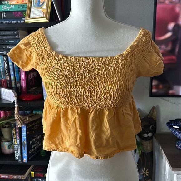 Style Envy Tops - Style Envy Size Medium Mustard yellow cropped blouse